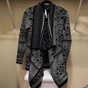 Leo & Nicole Gray and Black Aztec print Women’s Cardigan Size M
